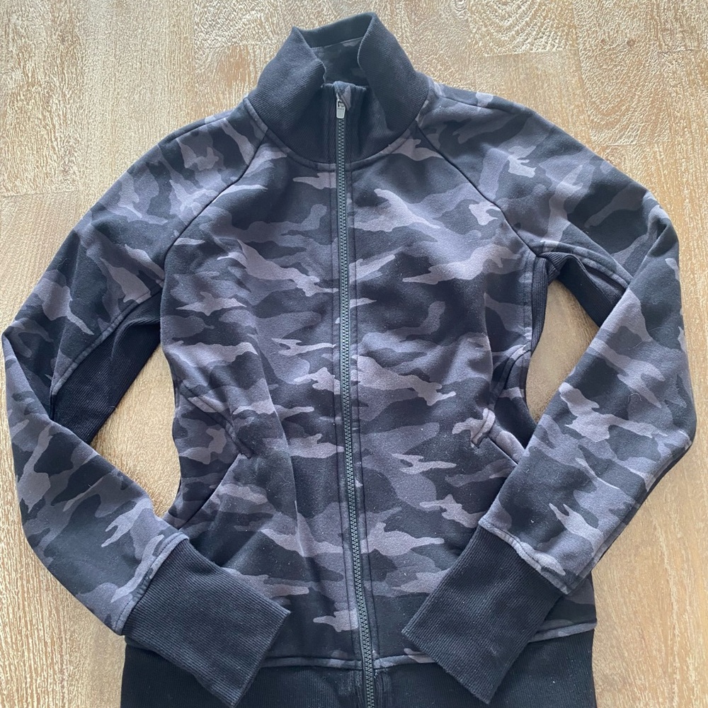 Athleta Black and Gray Camo Zip-Up
